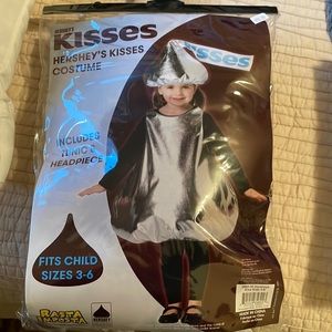 Hershey Kiss Costume.  Comes with kiss hat and silver body piece